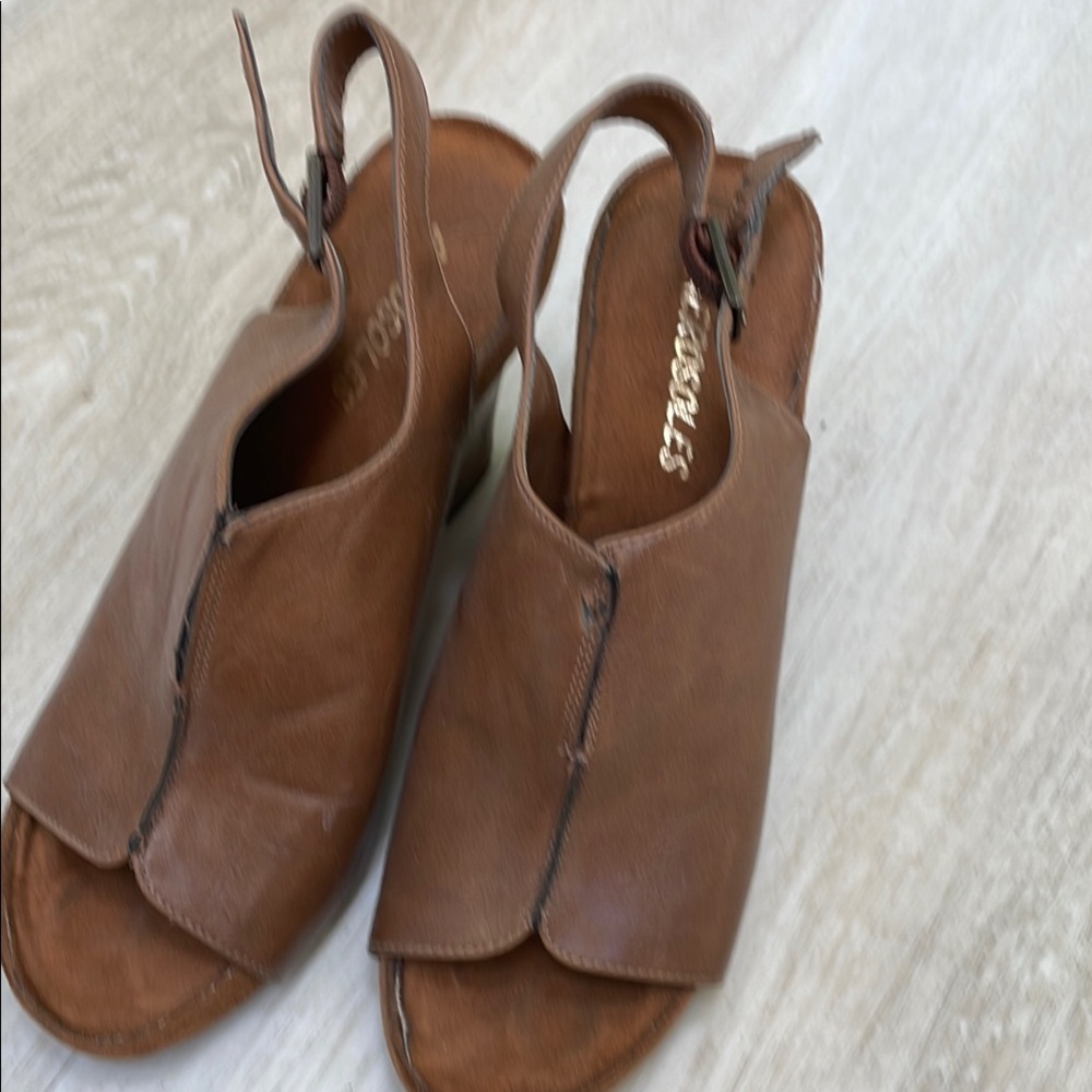 Brown aerosoles wedges